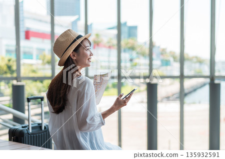 Young woman traveling 135932591