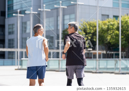 慢跑的老人 慢跑的老人 135932615