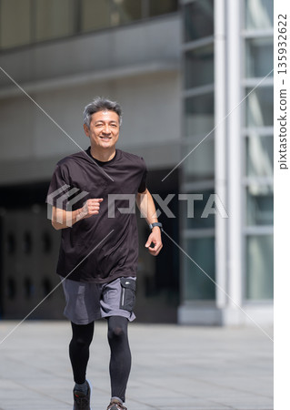 慢跑的老人 慢跑的老人 135932622