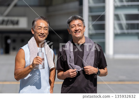 享受運動的老人 135932632