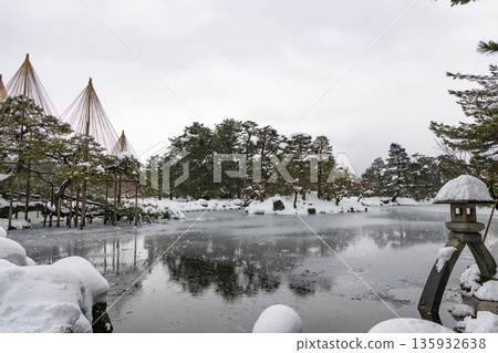 兼六園的隆冬 兼六園的隆冬 135932638