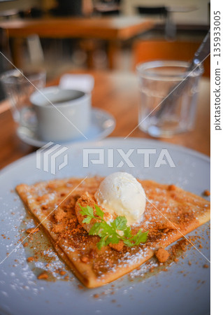 Crepes at a restaurant Crepes at a restaurant 135933005