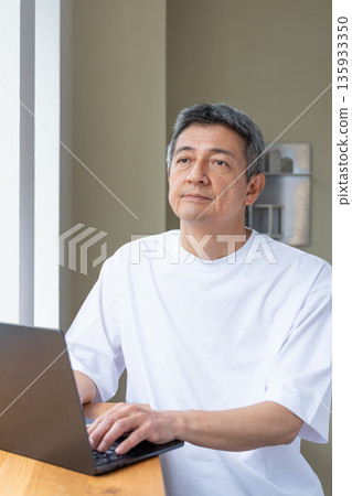 Senior man using a computer 135933350