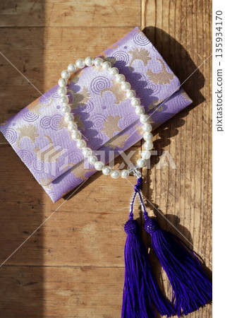 Purple-based pearl ladies' informal prayer beads and prayer bead case Purple-based pearl ladies' informal prayer beads and prayer bead case 135934170