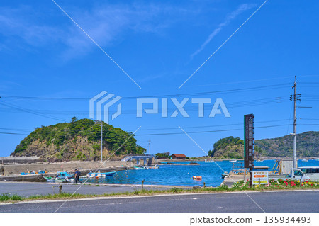 View of Katsura Island in Kaga, Shimane Town, Matsue City, Shimane Prefecture 135934493