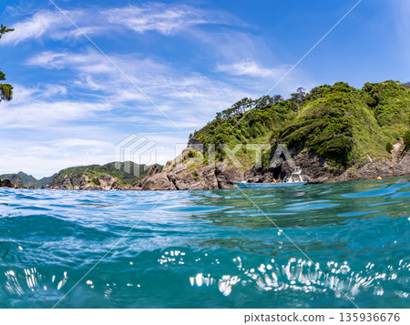 Half-surface shot of the Hirizohama ferry. Hirizohama, Nakagi, Minamiizu Town, Izu Peninsula, Shizuoka Prefecture - 2025 One of Japan's leading snorkeling spots Half-surface shot of the Hirizohama ferry. Hirizohama, Nakagi, Minamiizu Town, Izu Peninsula, Shizuoka Prefecture - 2025 One of Japan's leading snorkeling spots 135936676