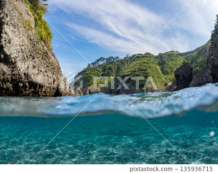Half-surface shot of the Hirizohama ferry. Hirizohama, Nakagi, Minamiizu Town, Izu Peninsula, Shizuoka Prefecture - 2025 One of Japan's leading snorkeling spots Half-surface shot of the Hirizohama ferry. Hirizohama, Nakagi, Minamiizu Town, Izu Peninsula, Shizuoka Prefecture - 2025 One of Japan's leading snorkeling spots 135936715