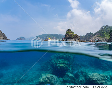 Half-surface shot of the Hirizohama ferry. Hirizohama, Nakagi, Minamiizu Town, Izu Peninsula, Shizuoka Prefecture - 2025 One of Japan's leading snorkeling spots Half-surface shot of the Hirizohama ferry. Hirizohama, Nakagi, Minamiizu Town, Izu Peninsula, Shizuoka Prefecture - 2025 One of Japan's leading snorkeling spots 135936849
