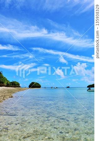 沖繩石垣島Kawahira灣的藍天 135938329
