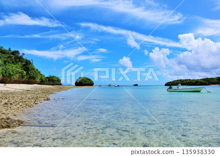 沖繩石垣島Kawahira灣的藍天 沖繩石垣島Kawahira灣的藍天 135938330