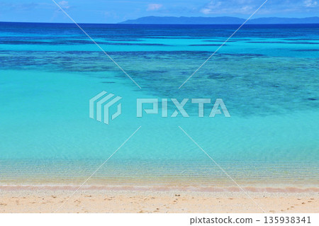 沖繩Hateruma海島夏天藍天和海 135938341