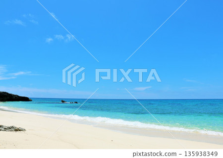 Okinawa summer blue sky and the sea of Miyakojima Okinawa summer blue sky and the sea of Miyakojima 135938349