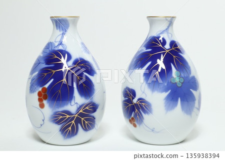 有田燒清酒瓶,素面金風格 有田燒清酒瓶,素面金風格 135938394