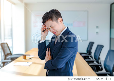 Worried businessman 135939125