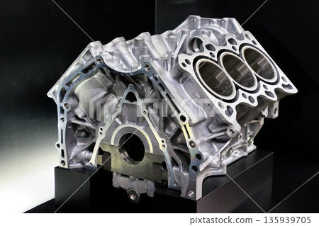 V6引擎的鋁製汽缸體被設計成終極自然進氣引擎。 V6引擎的鋁製汽缸體被設計成終極自然進氣引擎。 135939705