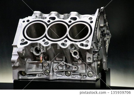V6引擎的鋁製汽缸體被設計成終極自然進氣引擎。 V6引擎的鋁製汽缸體被設計成終極自然進氣引擎。 135939706