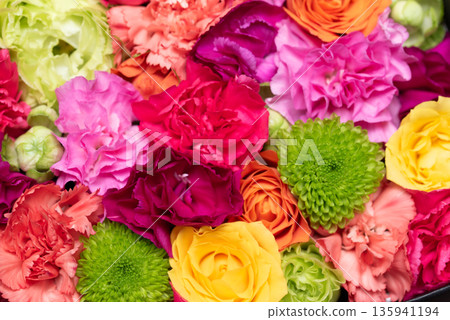 Vibrant flower images 135941194