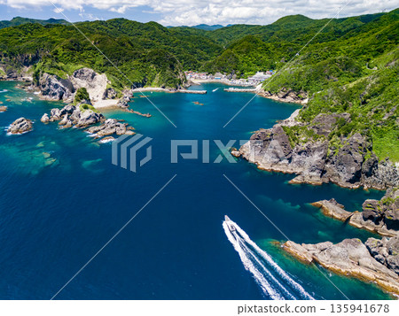 Drone photography of Hirizo Beach. Aiai Cape, Daikon Island, Yuusuge Park, Katsuo Island, and more. Hirizo Beach, Nakagi, Minamiizu Town, Shizuoka Prefecture 135941678
