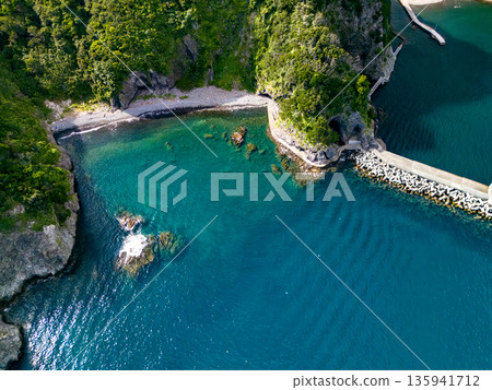 Drone photography of Hirizo Beach. Aiai Cape, Daikon Island, Yuusuge Park, Katsuo Island, and more. Hirizo Beach, Nakagi, Minamiizu Town, Shizuoka Prefecture 135941712