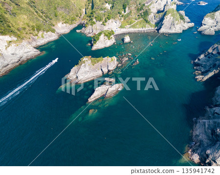 Drone photography of Hirizo Beach. Aiai Cape, Daikon Island, Yuusuge Park, Katsuo Island, and more. Hirizo Beach, Nakagi, Minamiizu Town, Shizuoka Prefecture 135941742