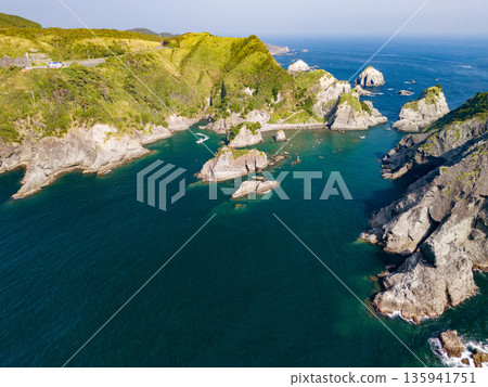 Drone photography of Hirizo Beach. Aiai Cape, Daikon Island, Yuusuge Park, Katsuo Island, and more. Hirizo Beach, Nakagi, Minamiizu Town, Shizuoka Prefecture 135941751