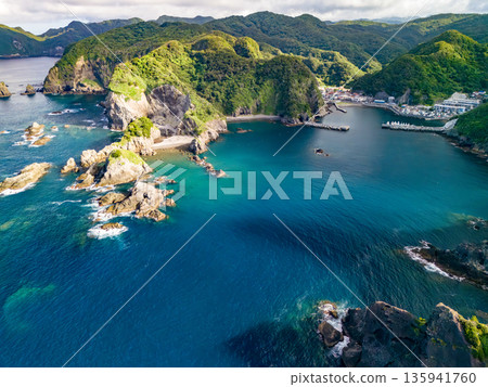Drone photography of Hirizo Beach. Aiai Cape, Daikon Island, Yuusuge Park, Katsuo Island, and more. Hirizo Beach, Nakagi, Minamiizu Town, Shizuoka Prefecture Drone photography of Hirizo Beach. Aiai Cape, Daikon Island, Yuusuge Park, Katsuo Island, and more. Hirizo Beach, Nakagi, Minamiizu Town, Shizuoka Prefecture 135941760