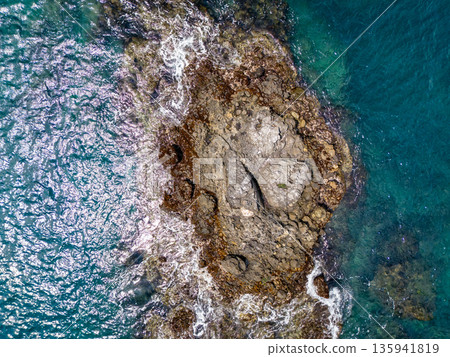 Drone photography of Hirizo Beach. Aiai Cape, Daikon Island, Yuusuge Park, Katsuo Island, and more. Hirizo Beach, Nakagi, Minamiizu Town, Shizuoka Prefecture 135941819
