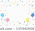 氣球、彩帶和網格線背景的插圖（淺藍色、粉紅色、黃色、藍色） 135942608