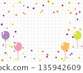氣球、彩帶和網格線背景的插圖（紫色、粉紅色、橙色、黃綠色） 135942609