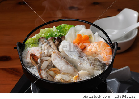 A single serving of luxurious seafood in an iron pot A single serving of luxurious seafood in an iron pot 135943152