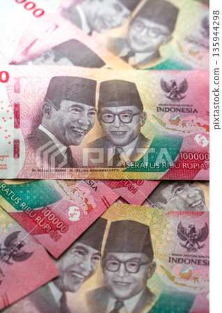Indonesian banknote 100,000 rupiah / Foreign currency and economic image Indonesian banknote 100,000 rupiah / Foreign currency and economic image 135944298