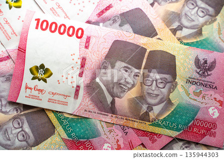 印尼10萬印尼盾紙幣 / 外幣及經濟形象 135944303