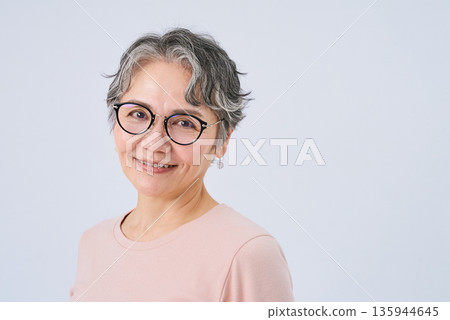 White-haired woman wearing glasses 135944645