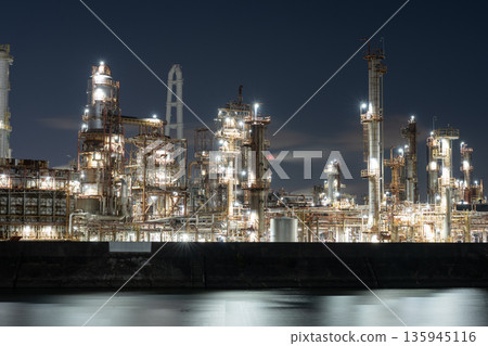 Factory night scene Yokkaichi city Factory night scene Yokkaichi city 135945116