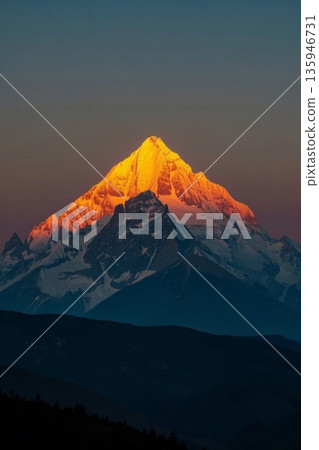 日照金山自然风光 日照金山自然风光 135946731