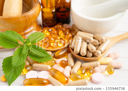 Fish oil vitamin with EPA and DHA,Alternative medicine herbal organic capsule with vitamin E omega 3. Fish oil vitamin with EPA and DHA,Alternative medicine herbal organic capsule with vitamin E omega 3. 135946736