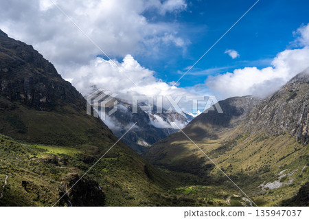 Snow-capped mountains and valley along the Laguna 69 trek in Huaraz, Peru 135947037