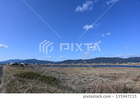 Winter at the Kosegawa Reservoir in Saga: Vast Nature Winter at the Kosegawa Reservoir in Saga: Vast Nature 135947215