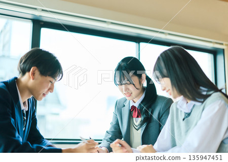 自學高中生 自學高中生 135947451