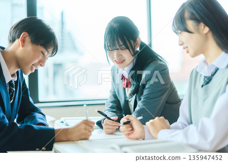 自學高中生 自學高中生 135947452