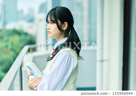女子高中肖像 135948044
