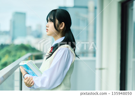 女子高中肖像 135948050