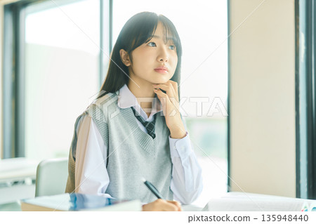 女學生上課 女學生上課 135948440