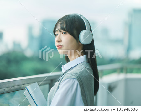 高中女生肖像 135948530