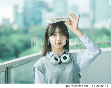 高中女生肖像 135948541