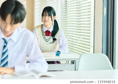 預備學校上課 135948618