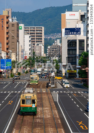 【電車】廣島電氣鐵路電車，行駛於廣島市中心 135949364