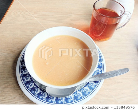 尼泊爾的雞湯和奶茶 135949576