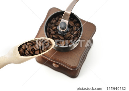 咖啡豆和磨坊 135949582