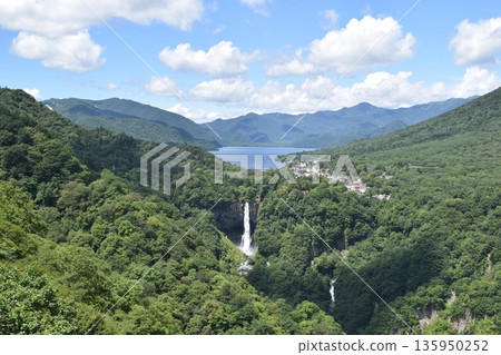 栃木縣日光市中禪寺湖全景 135950252